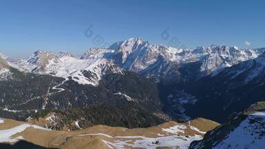 白云石山脉高峰山范围高山意大利空中无人机拍摄惊人的视图雪雪山白云石山脉峰山